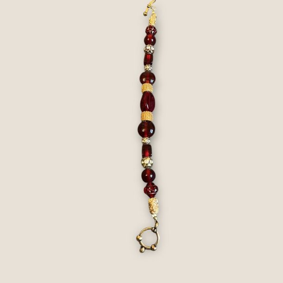 Vintage Red Beaded Bracelet With Gold Accents & Toggle Clasp 7.5 Inches - Picture 3 of 3